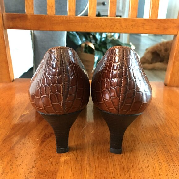 Talbots Pumps Size 10 M Brown Leather Crocodile-embossed Heels Pumps. - Picture 5 of 6